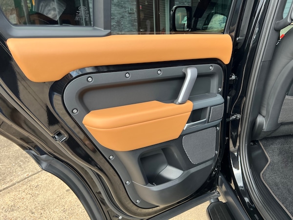 Used Land Rover Defender 2024 for sale - 75055047: Photo 9