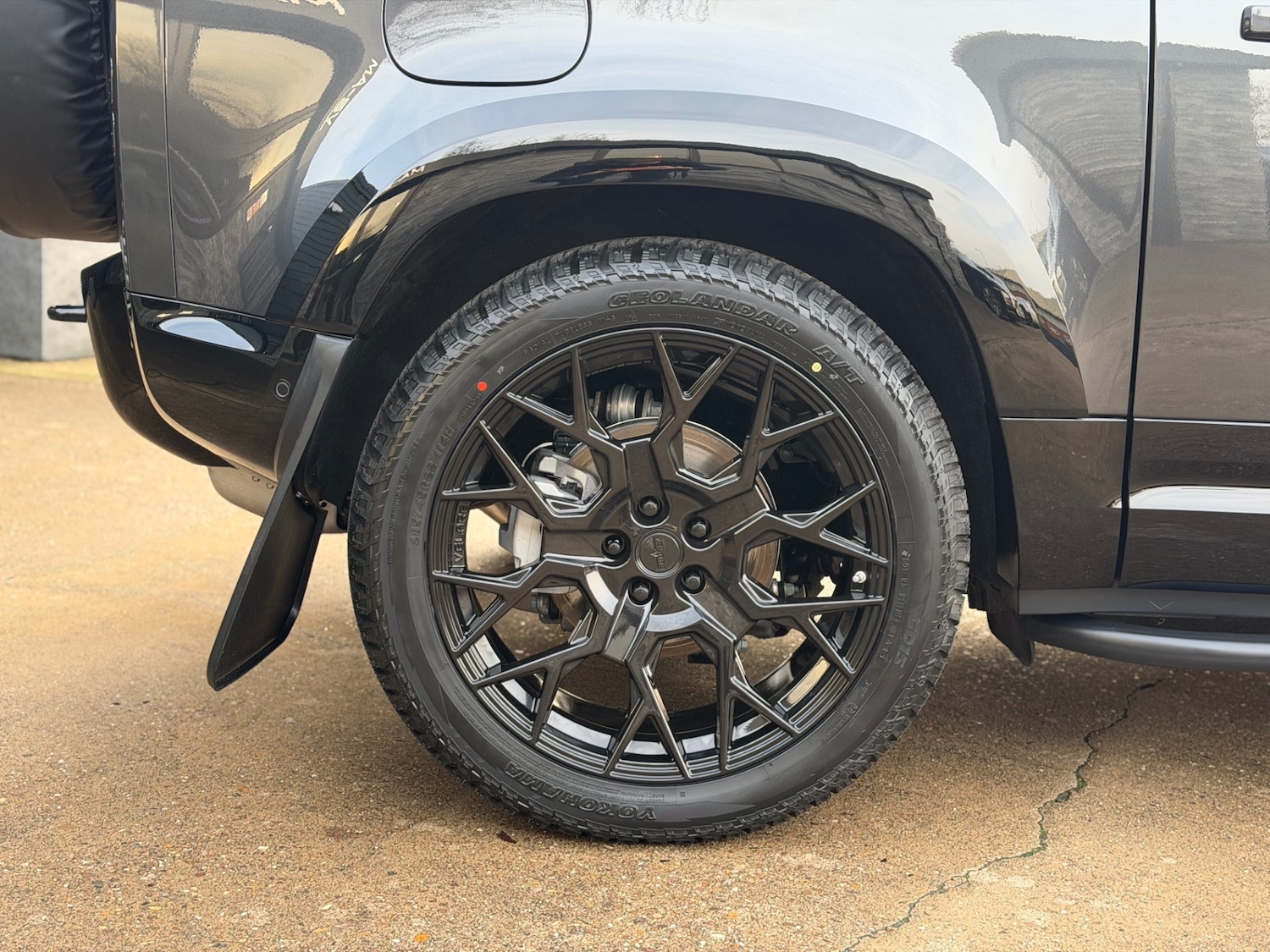 Used Land Rover Defender 2025 for sale - 76979569: Photo 14