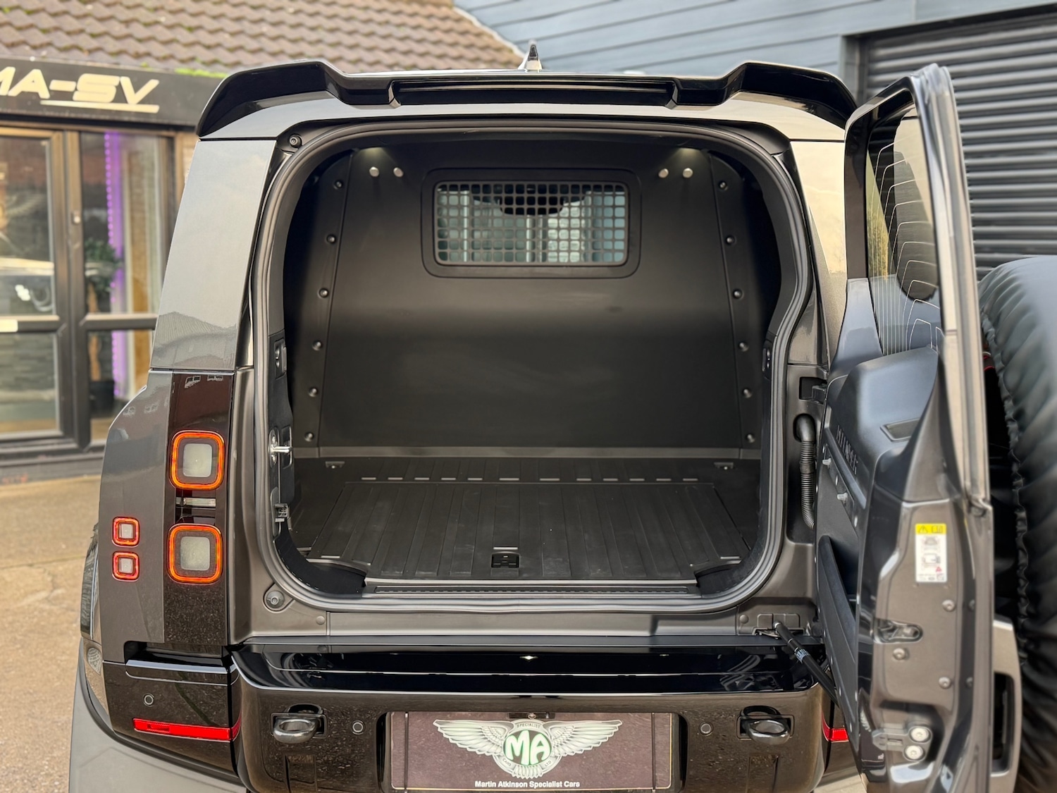 Used Land Rover Defender 2025 for sale - 76979569: Photo 21