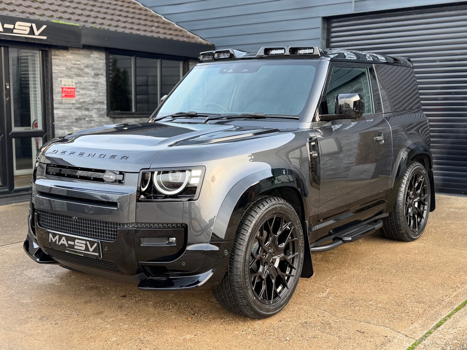 Used Land Rover Defender 2025 for sale - 76979569: Photo 3