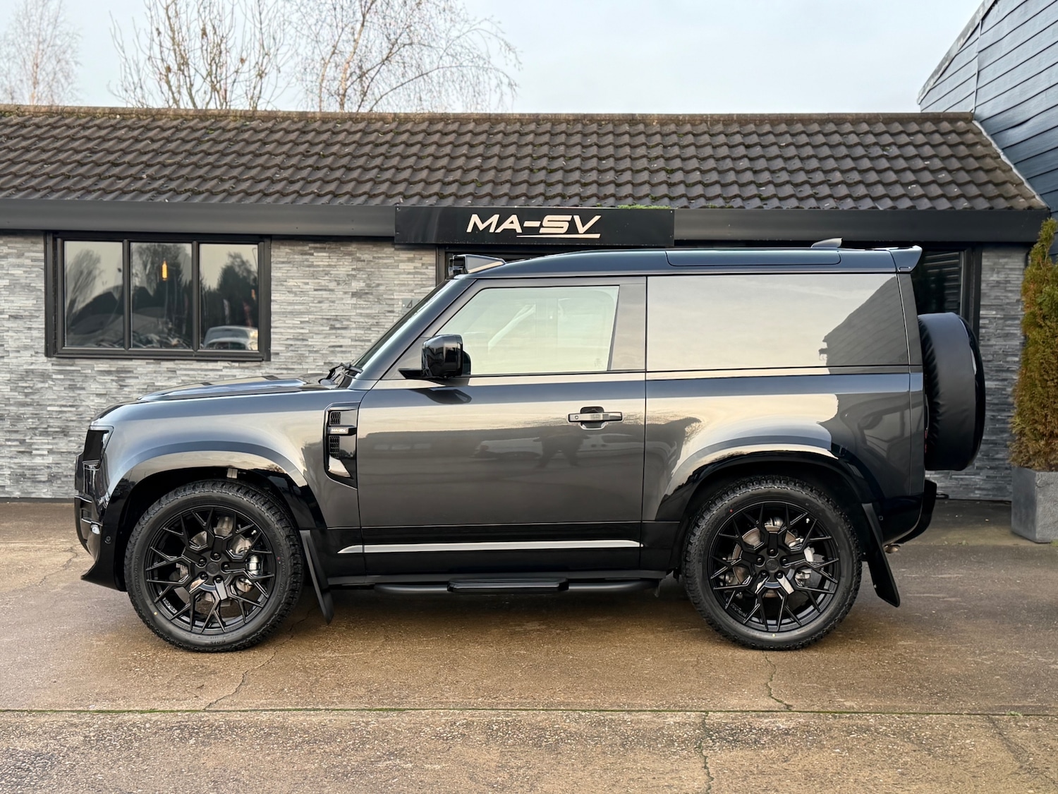 Used Land Rover Defender 2025 for sale - 76979569: Photo 4