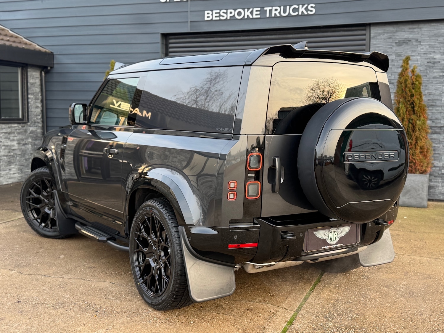 Used Land Rover Defender 2025 for sale - 76979569: Photo 5