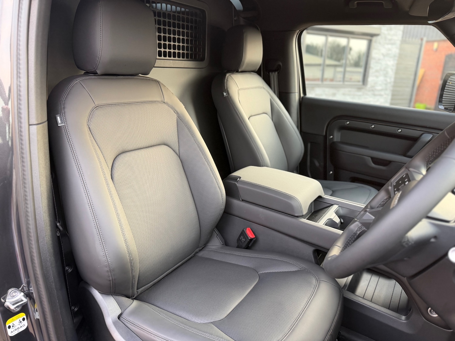 Used Land Rover Defender 2025 for sale - 76979569: Photo 7