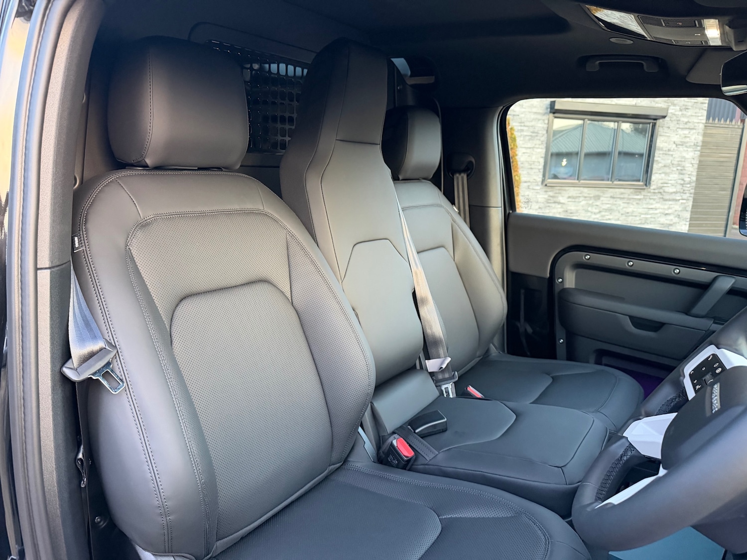 Used Land Rover Defender 2025 for sale - 76982919: Photo 10