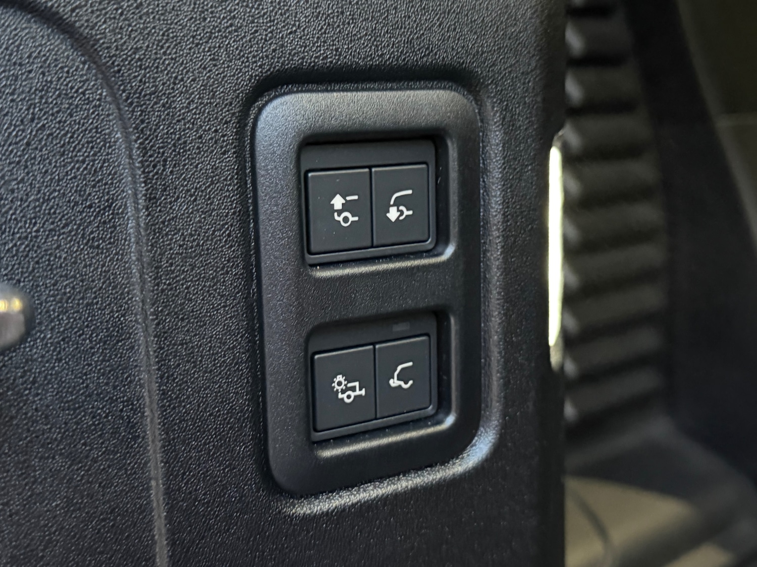 Used Land Rover Defender 2025 for sale - 76982919: Photo 23