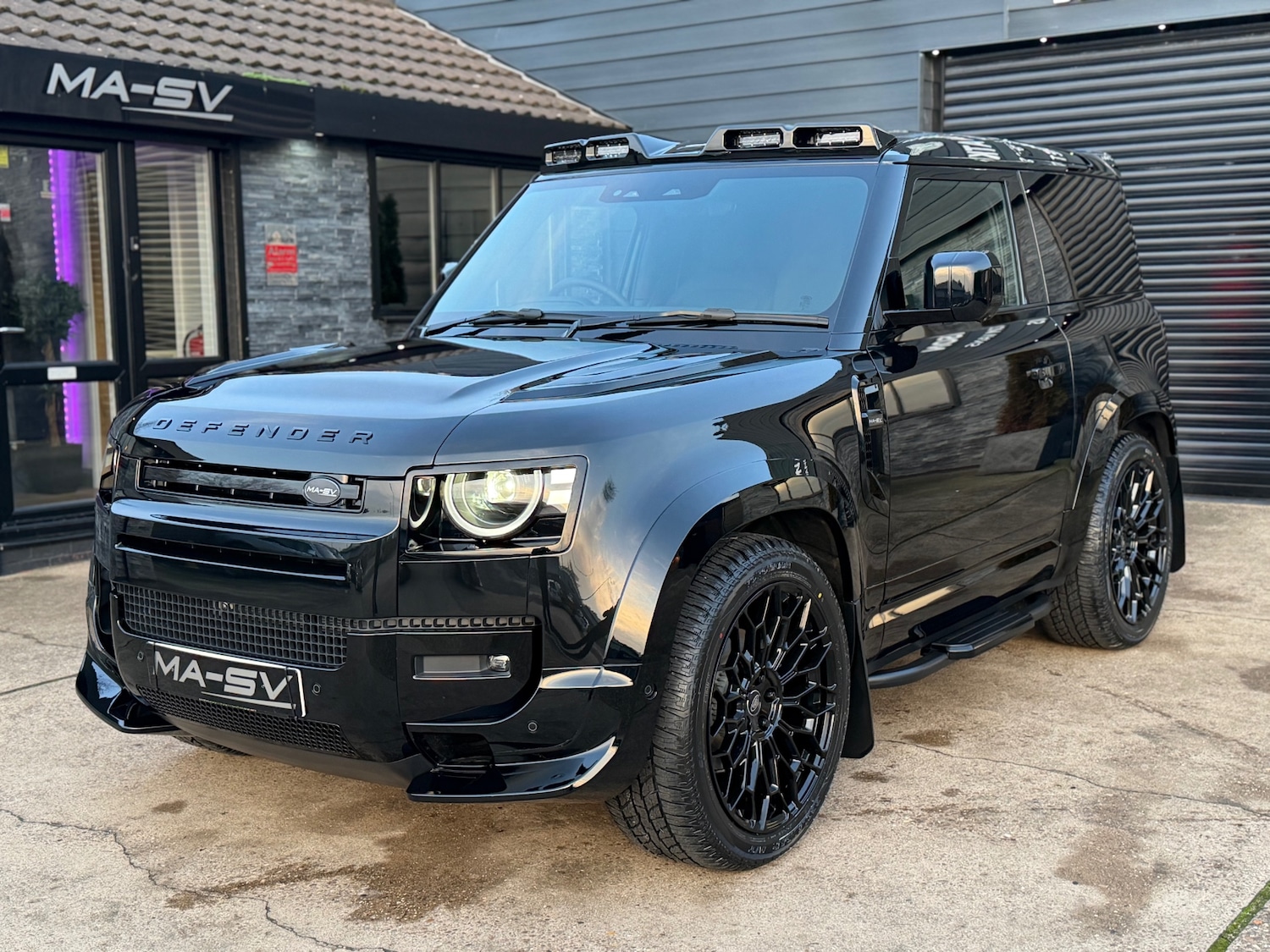 Used Land Rover Defender 2025 for sale - 76982919: Photo 3