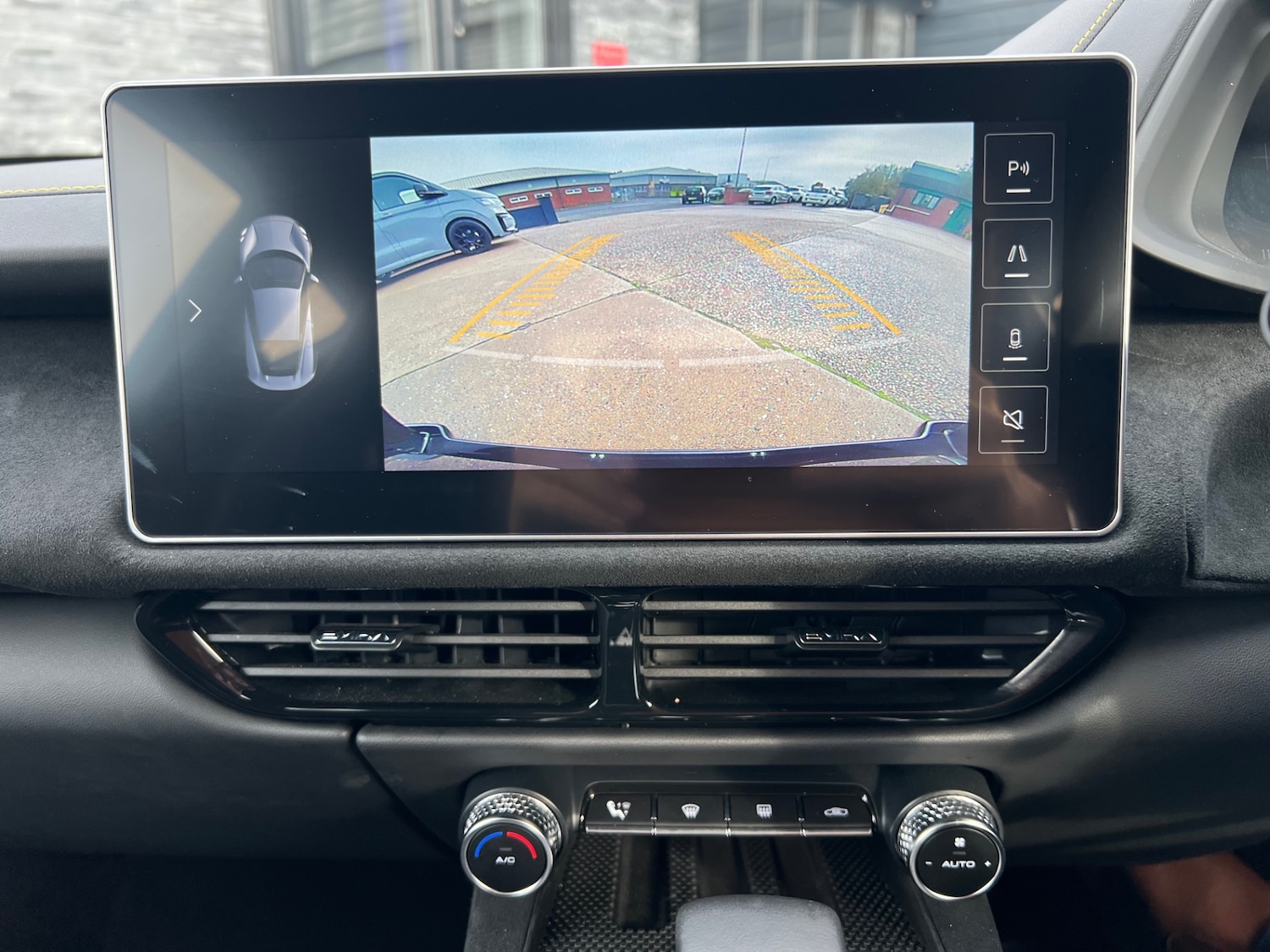 Used Lotus Emira 2023 for sale - 76381881: Photo 9