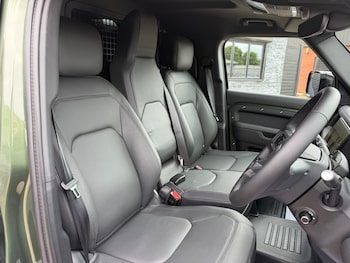 Used Land Rover Defender 2026 for sale - 78409697: Photo