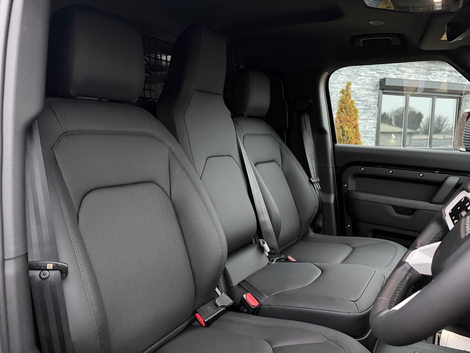 Used Land Rover Defender 2025 for sale - 77417273: Photo 4