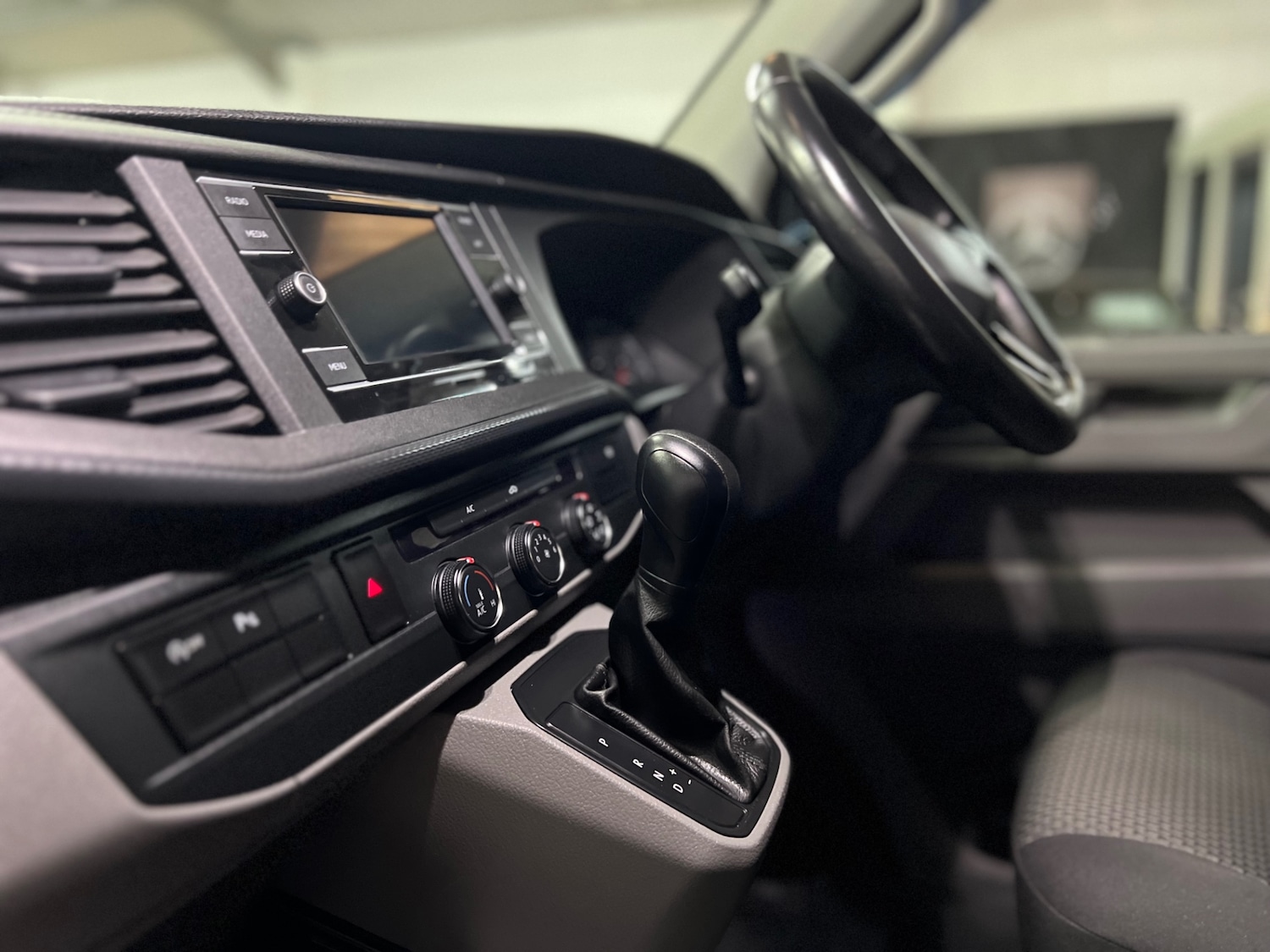 Used Volkswagen Transporter 2023 for sale - 77590183: Photo 9