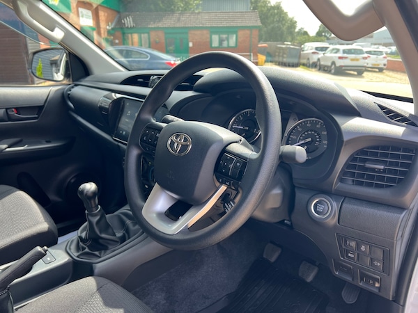 Used Toyota Hilux for sale - 75512860: Photo 15