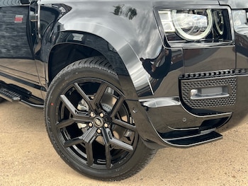 Used Land Rover Defender 2025 for sale - 75484712: Photo