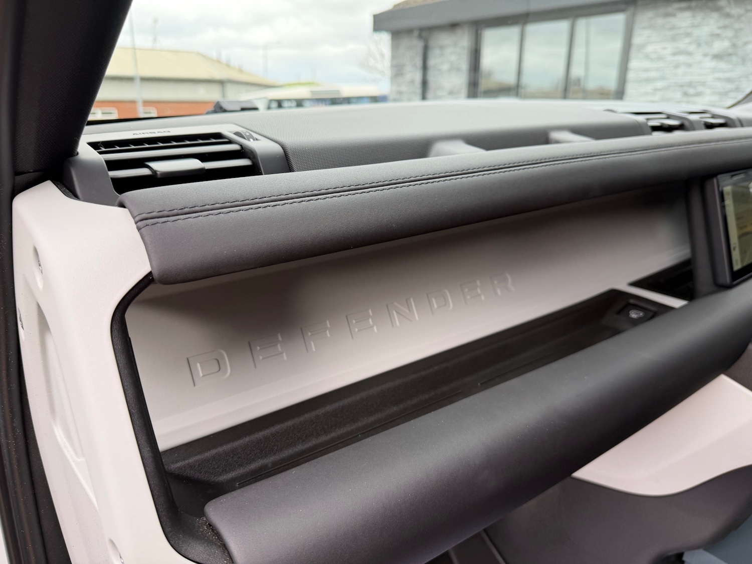 Used Land Rover Defender 2023 for sale - 77872184: Photo 21