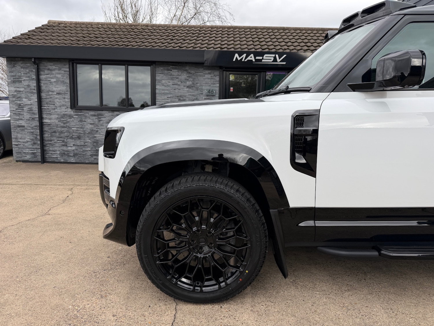 Used Land Rover Defender 2023 for sale - 77872184: Photo 8