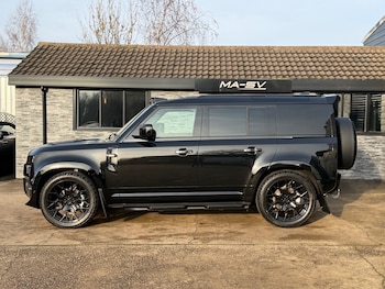 Used Land Rover Defender 2025 for sale - 76982823: Photo