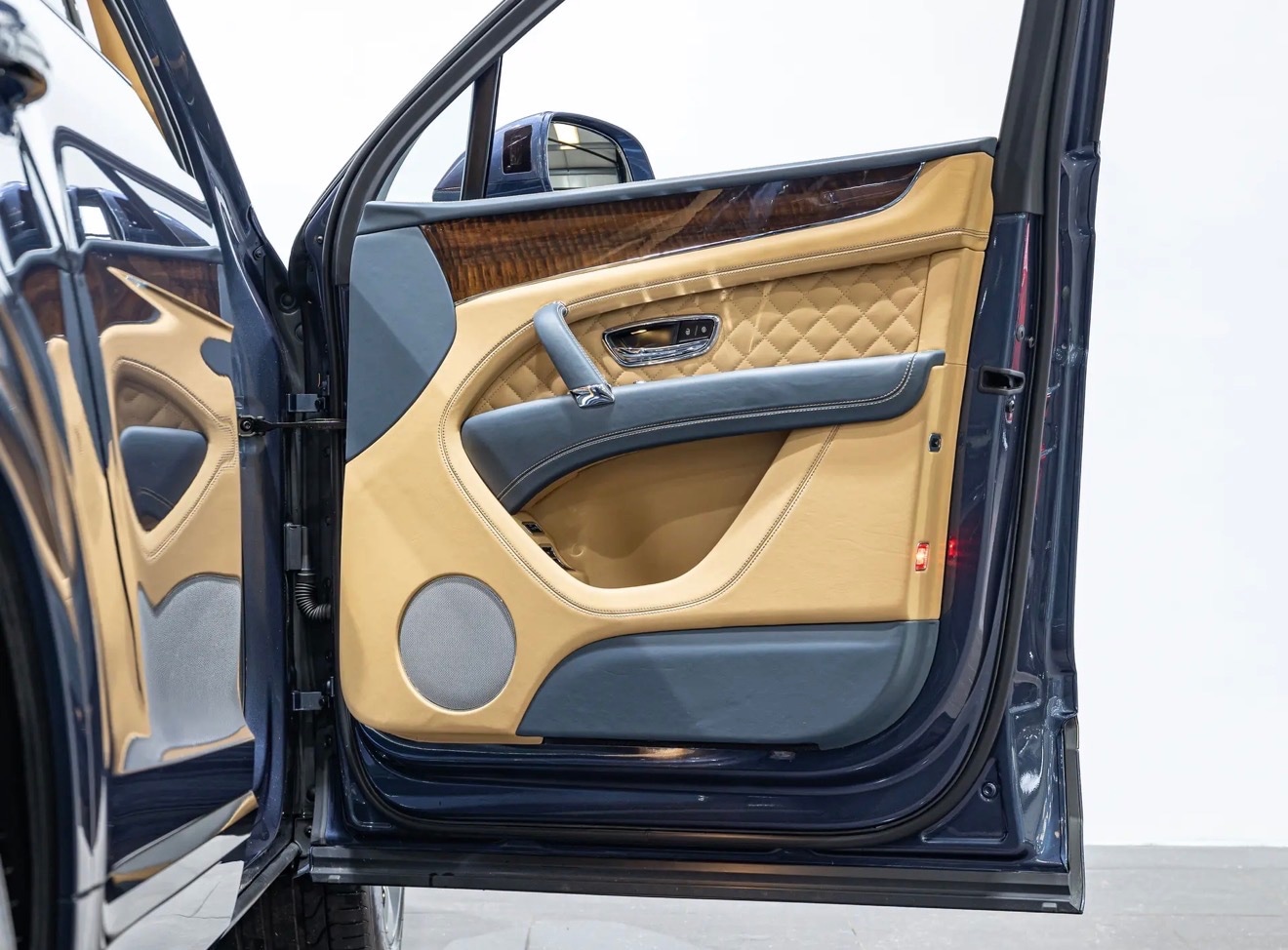 Used Bentley Bentayga 2016 for sale - 77367247: Photo 38