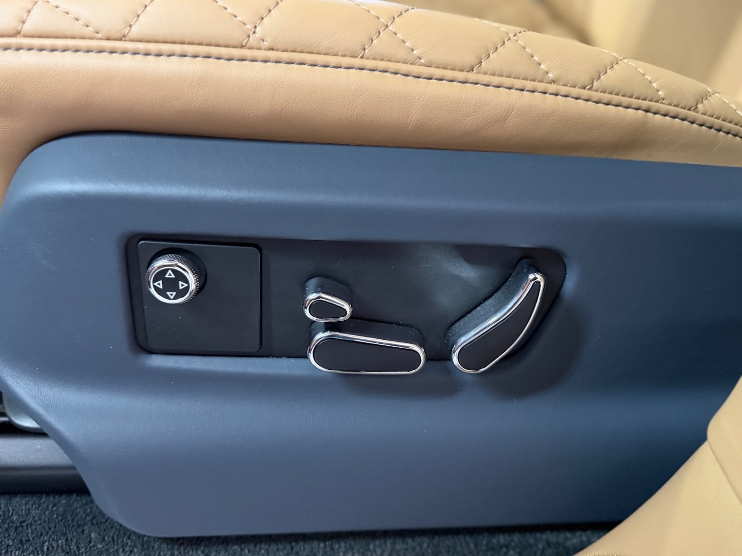 Used Bentley Bentayga 2016 for sale - 77367247: Photo 60