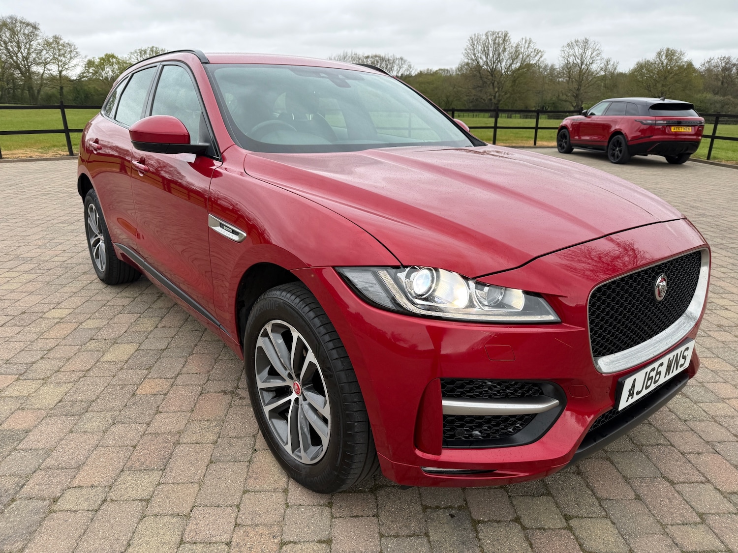 Used Jaguar F-Pace 2016 for sale - 78219646: Photo 3