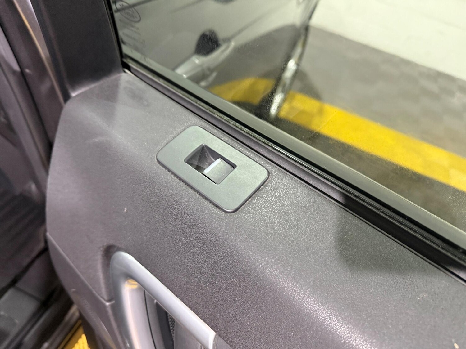 Used Land Rover Discovery Sport 2018 for sale - 74622652: Photo 48