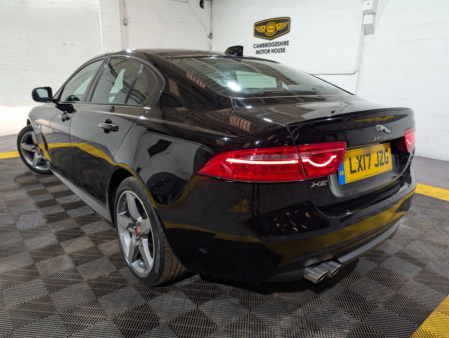 Used Jaguar XE 2017 for sale - 77768532: Photo 2