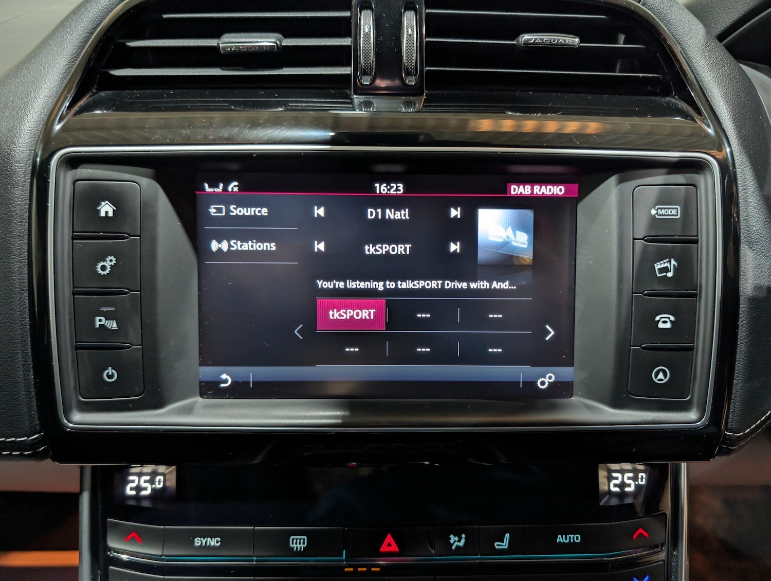 Used Jaguar XE 2017 for sale - 77768532: Photo 20