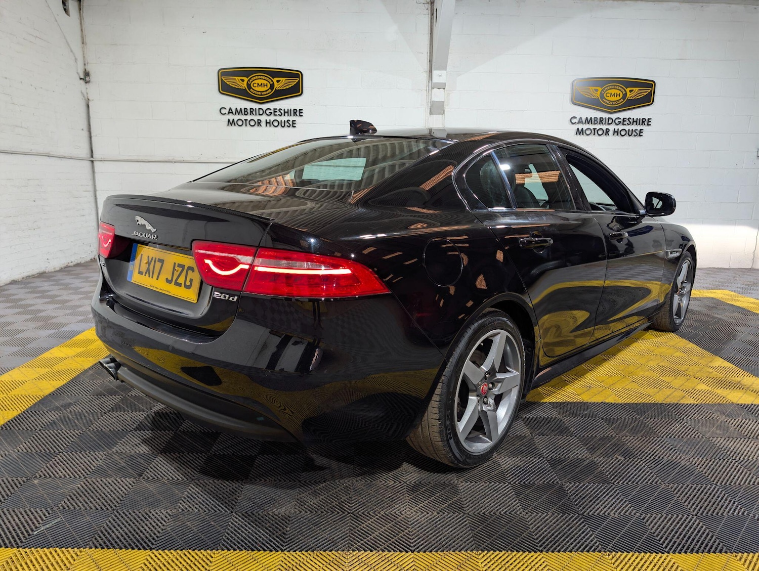 Used Jaguar XE 2017 for sale - 77768532: Photo 3