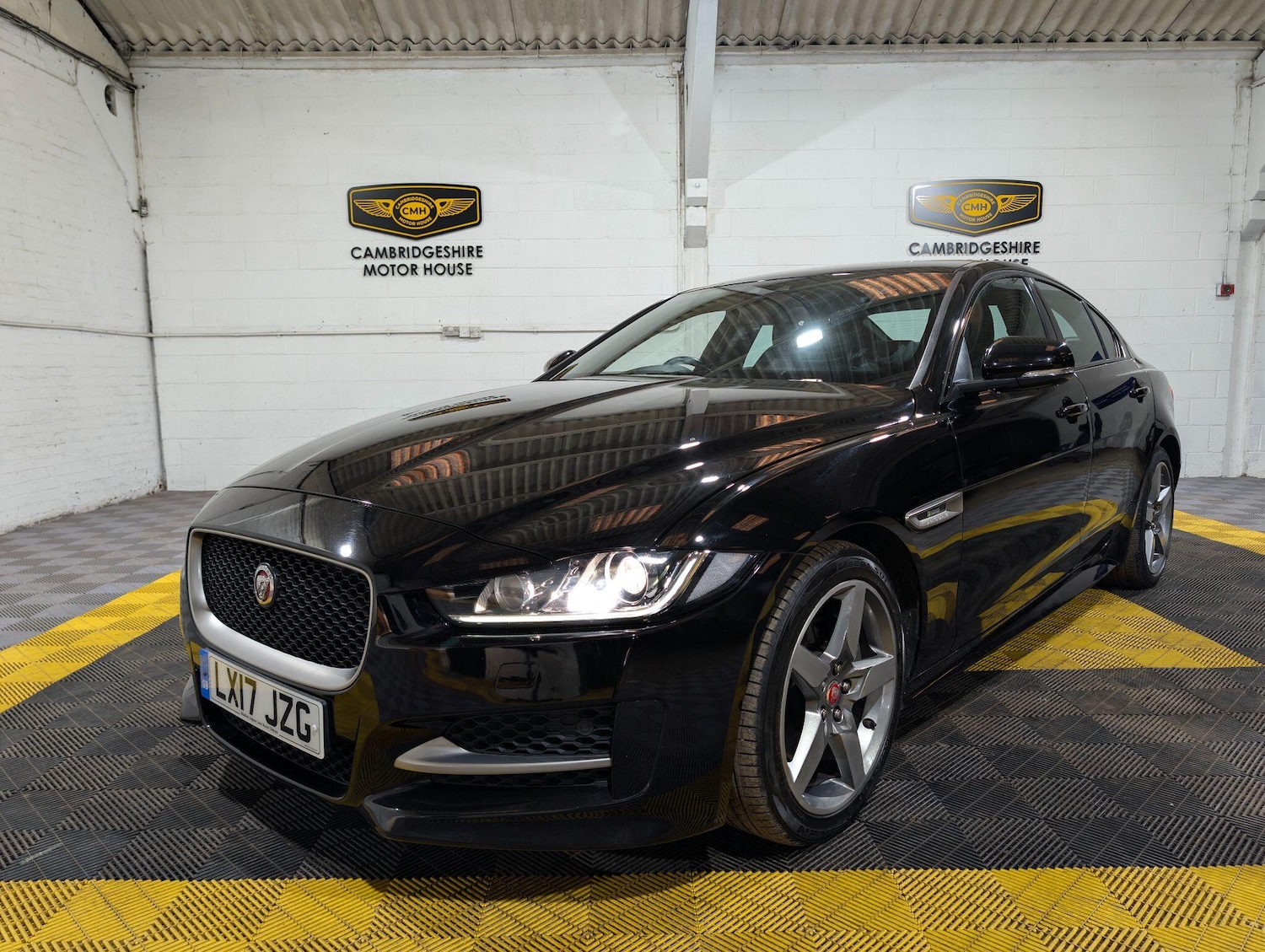 Used Jaguar XE 2017 for sale - 77768532: Photo 4
