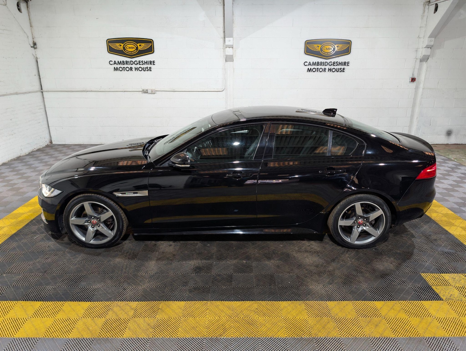 Used Jaguar XE 2017 for sale - 77768532: Photo 42