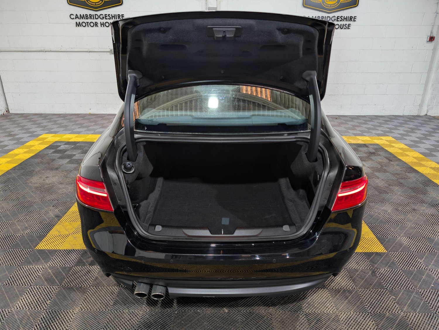 Used Jaguar XE 2017 for sale - 77768532: Photo 48