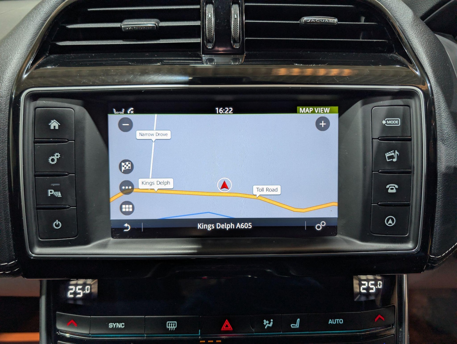 Used Jaguar XE 2017 for sale - 77768532: Photo 5