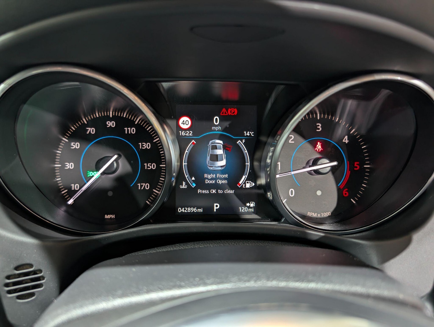 Used Jaguar XE 2017 for sale - 77768532: Photo 6