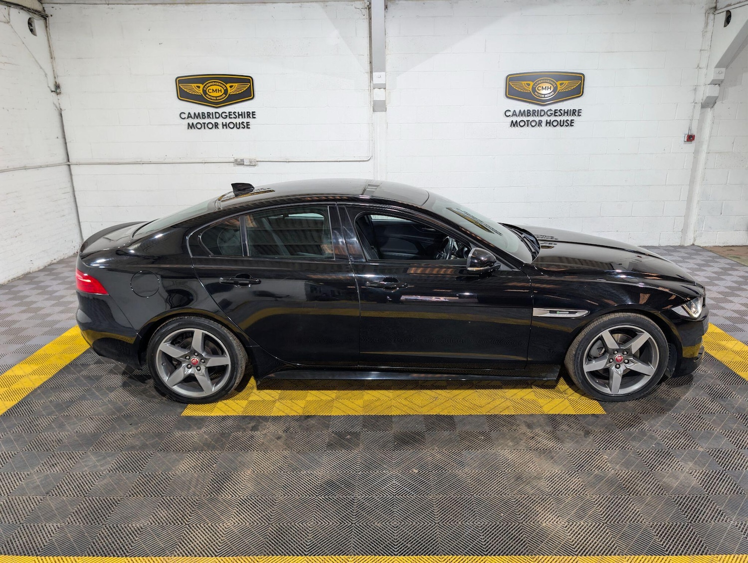 Used Jaguar XE 2017 for sale - 77768532: Photo 67