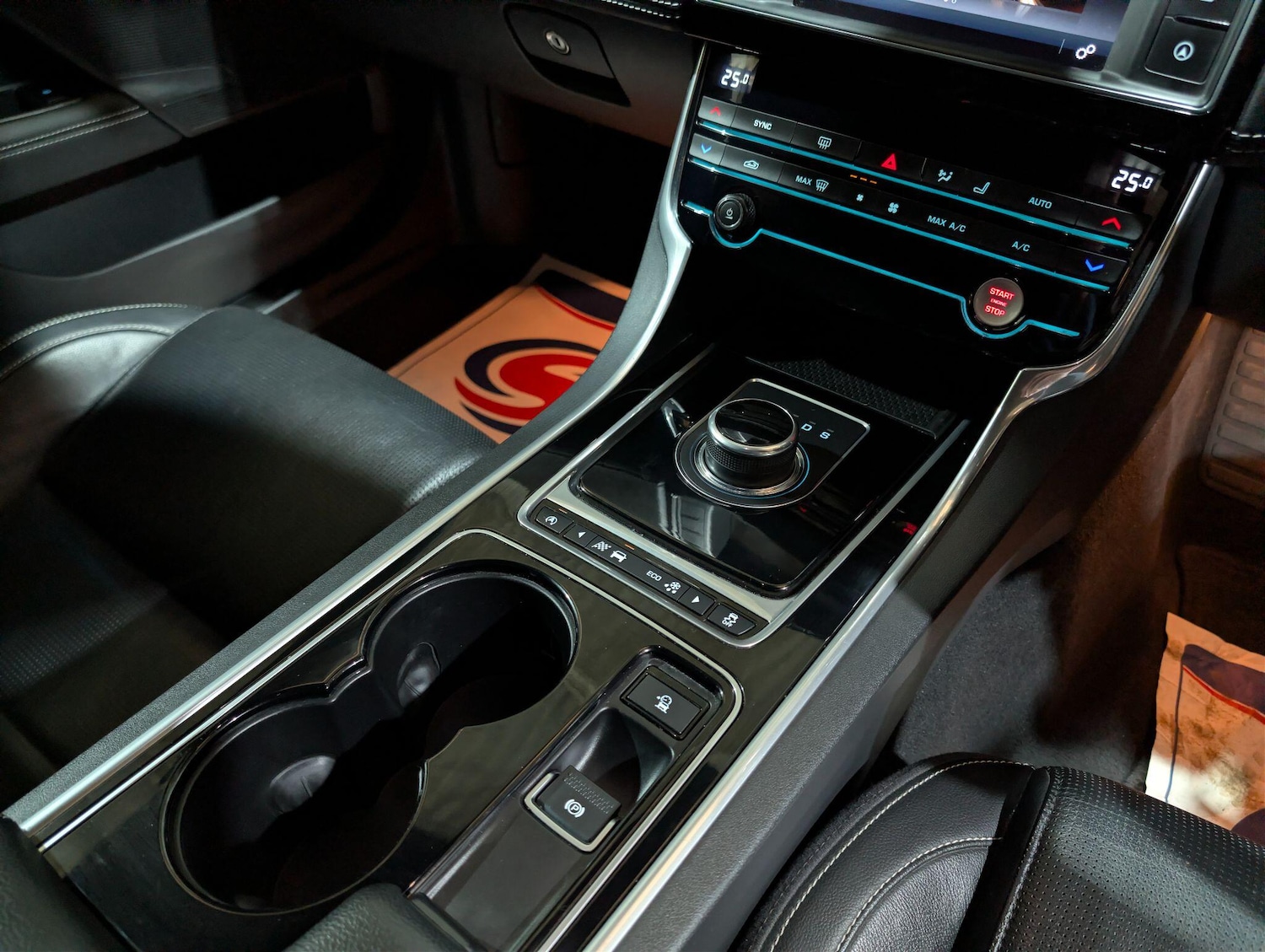 Used Jaguar XE 2017 for sale - 77768532: Photo 7