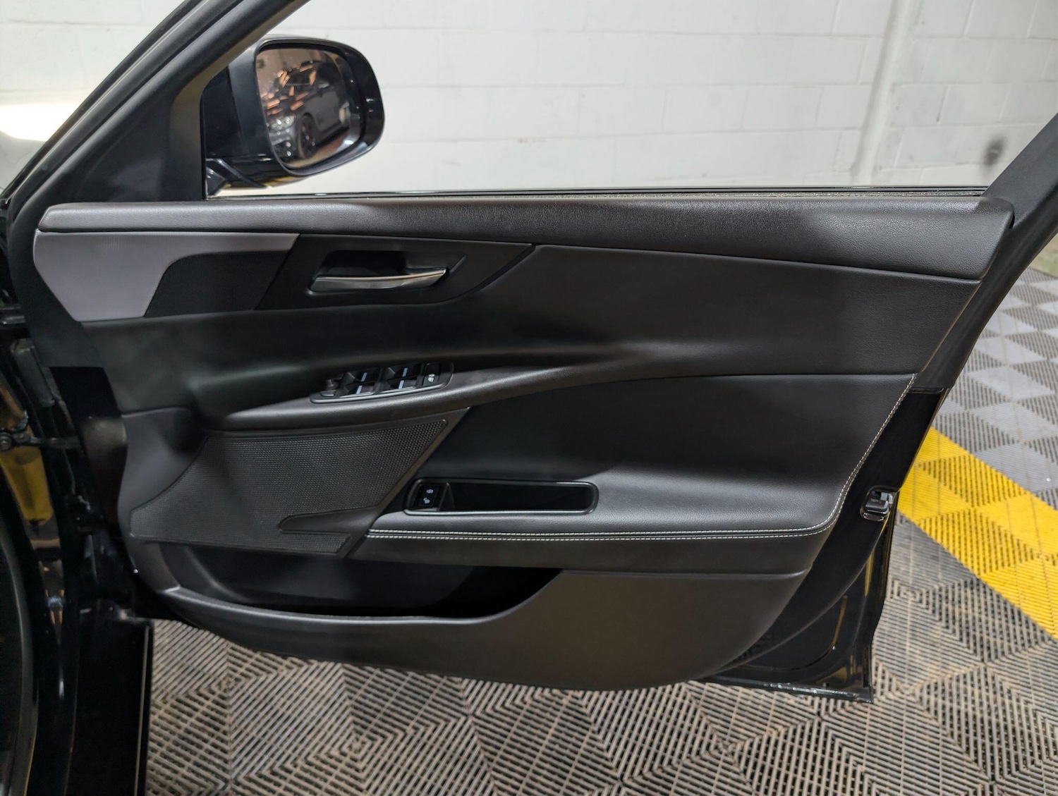 Used Jaguar XE 2017 for sale - 77768532: Photo 78