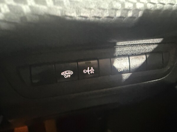 Used Peugeot 2008 2018 for sale - 76179658: Photo 30