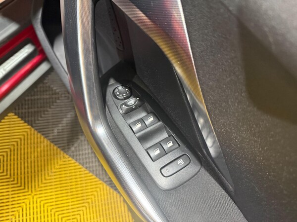 Used Peugeot 2008 2018 for sale - 76179658: Photo 38