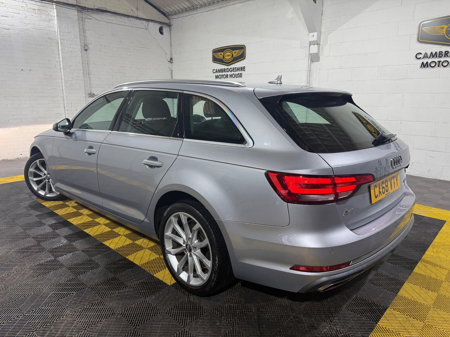 Used Audi A4 Avant 2019 for sale - 76667120: Photo 2
