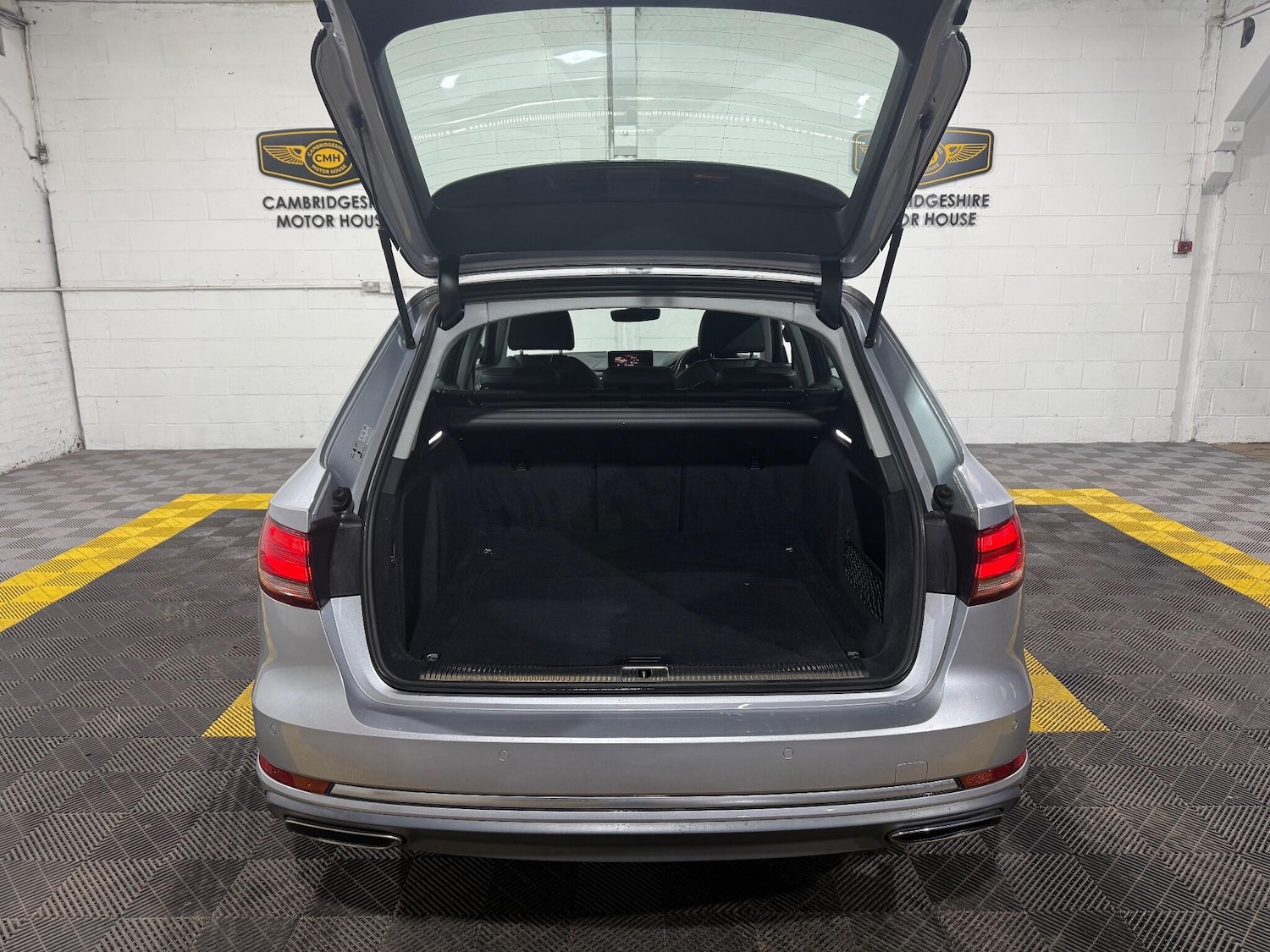 Used Audi A4 Avant 2019 for sale - 76667120: Photo 8