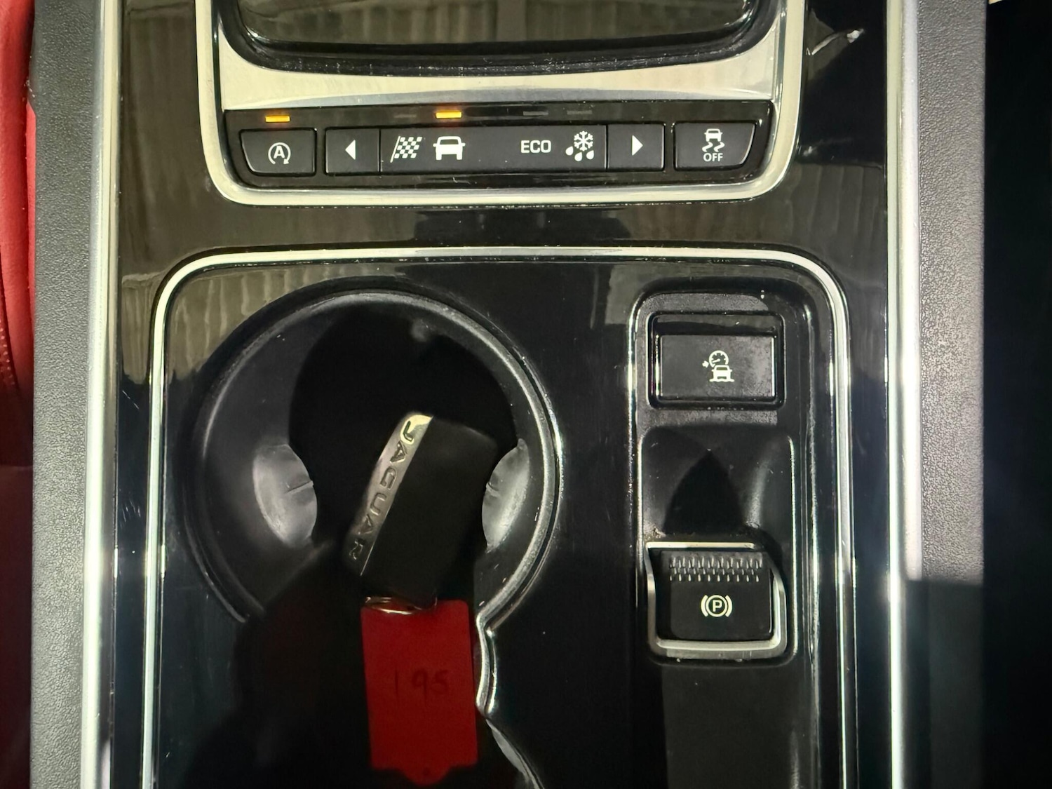 Used Jaguar XE 2016 for sale - 77574196: Photo 15