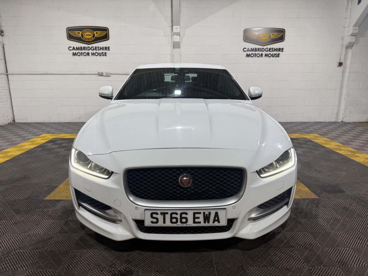 Used Jaguar XE 2016 for sale - 77574196: Photo 5
