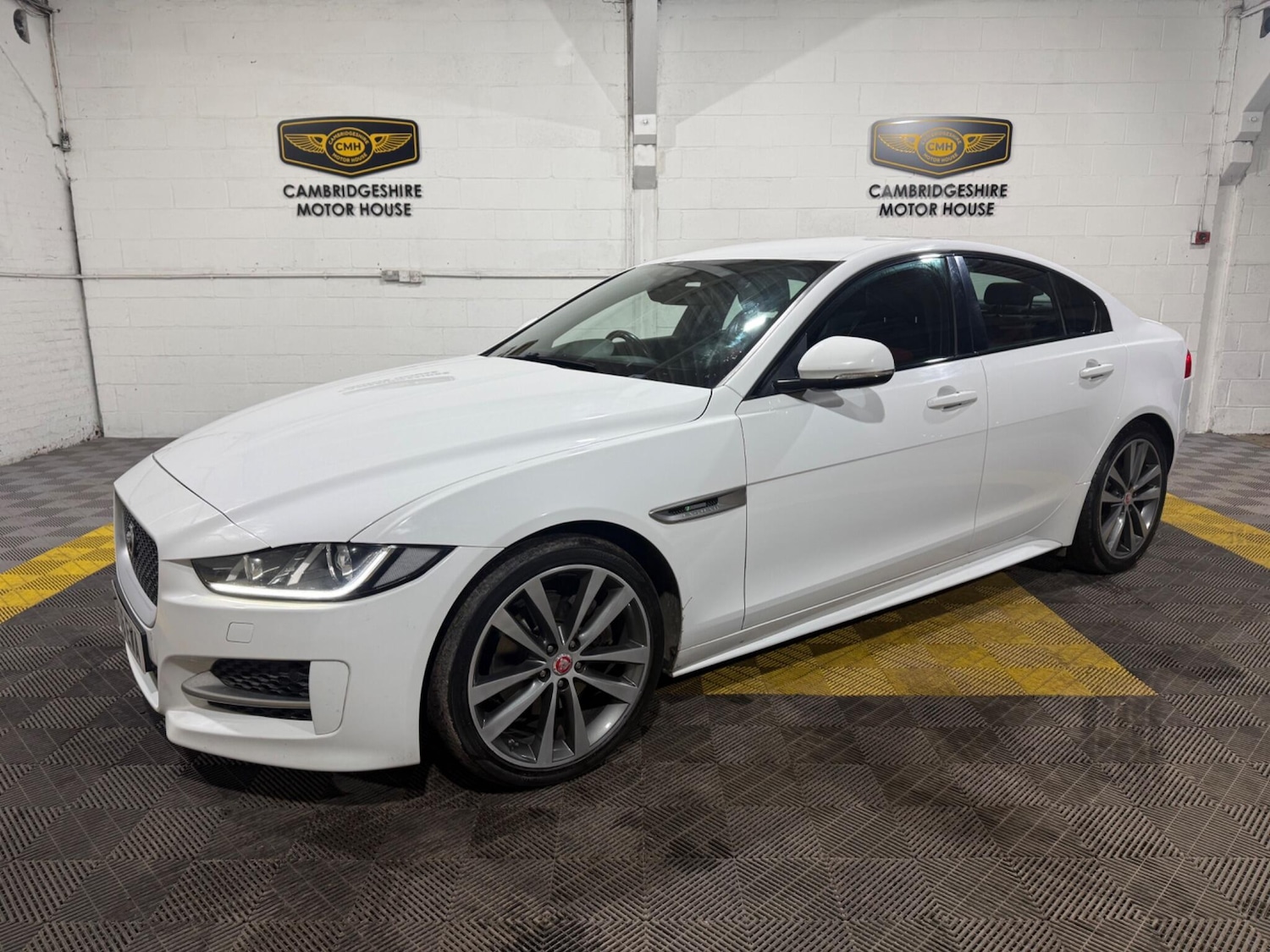 Used Jaguar XE 2016 for sale - 77574196: Photo 7