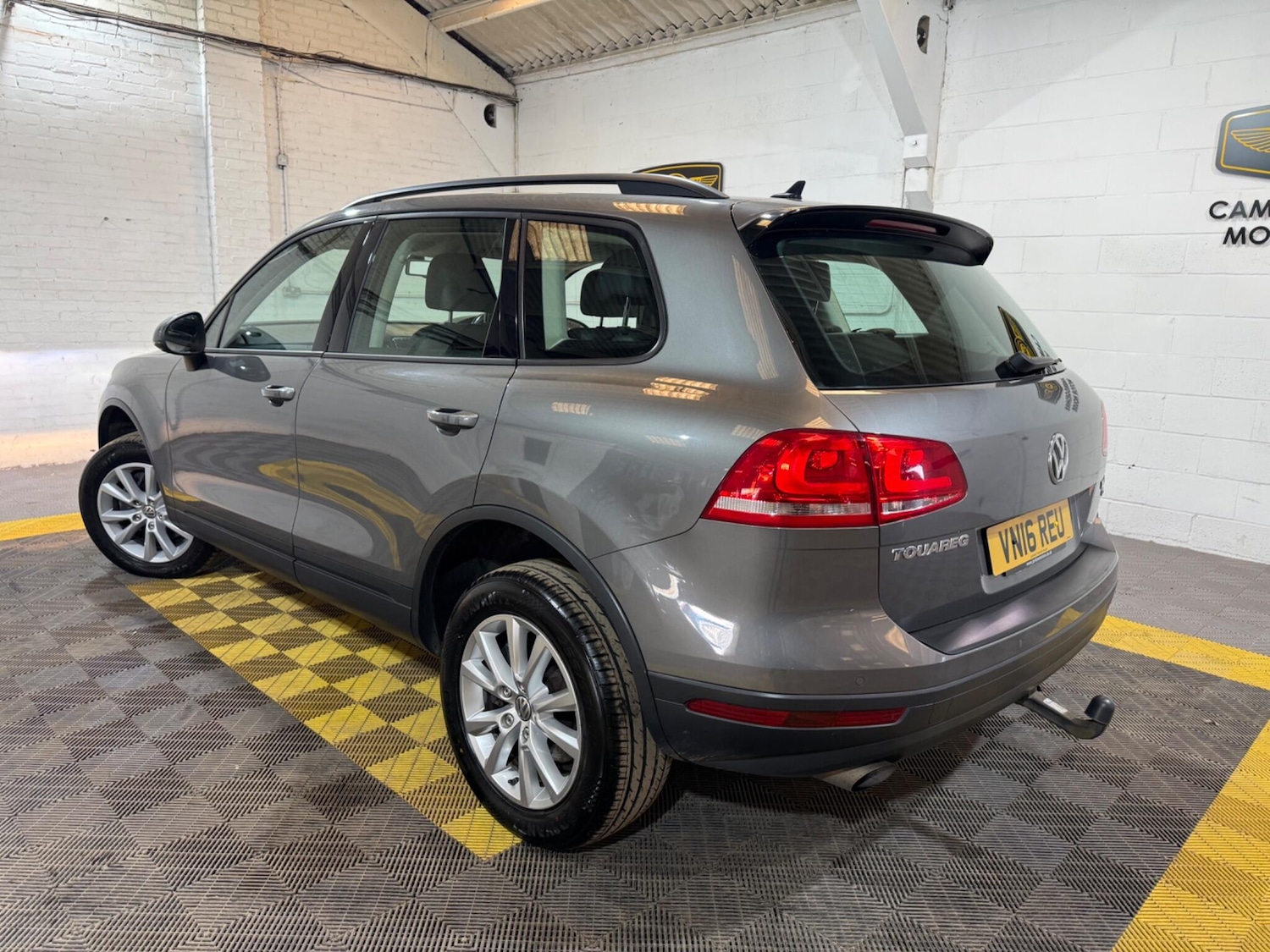 Used Volkswagen Touareg 2016 for sale - 78170688: Photo 2