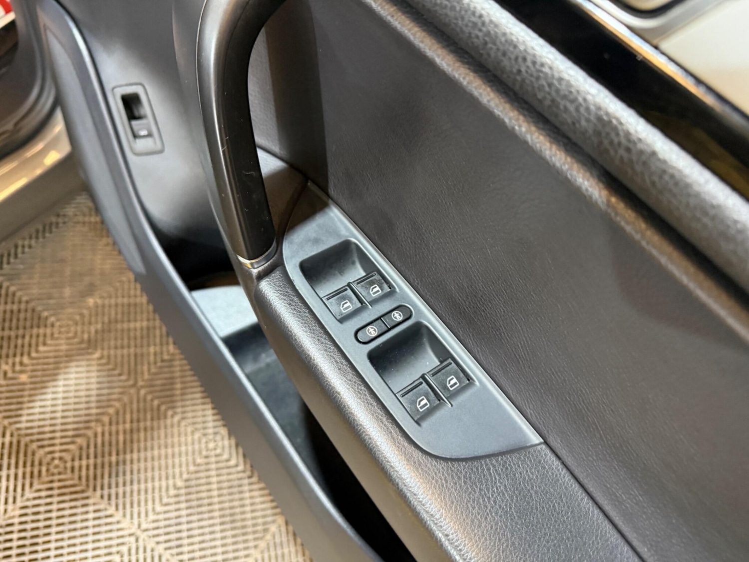 Used Volkswagen Touareg 2016 for sale - 78170688: Photo 32