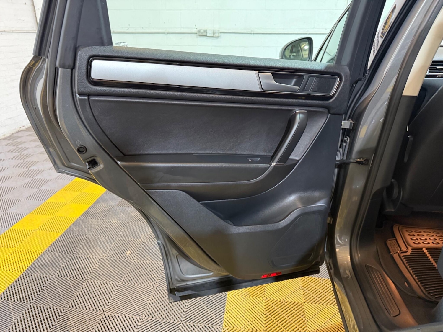 Used Volkswagen Touareg 2016 for sale - 78170688: Photo 46