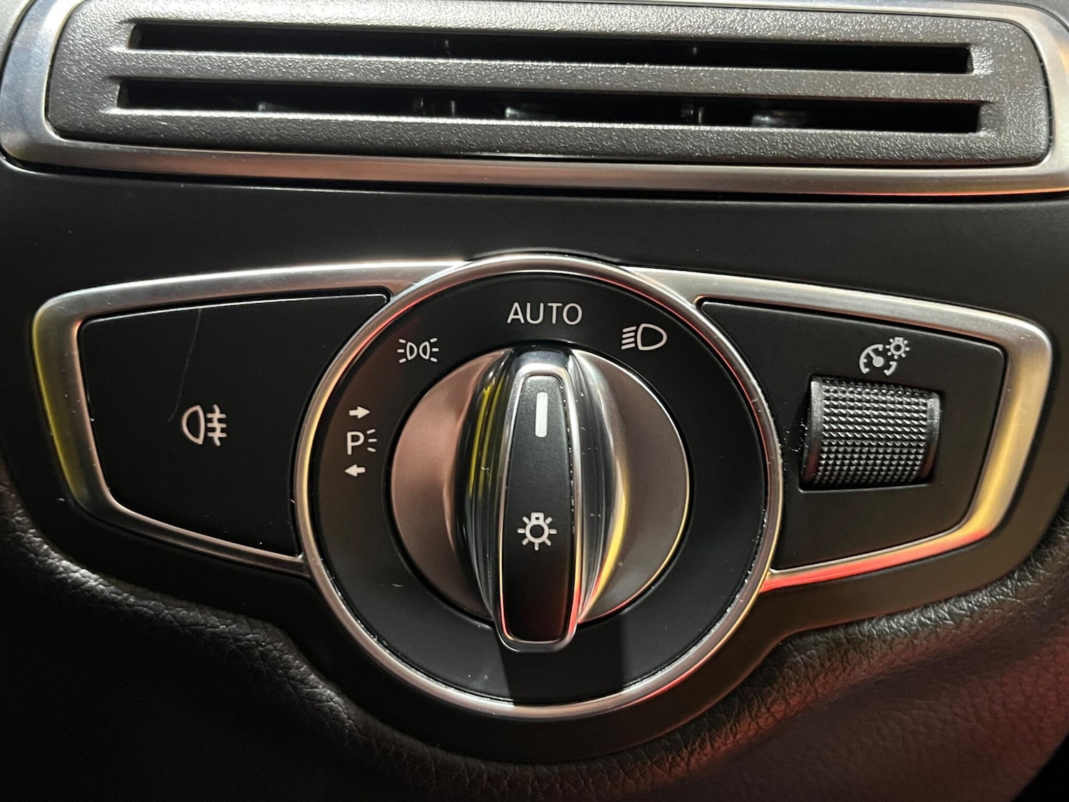 Used Mercedes-Benz C Class 2018 for sale - 77637907: Photo 30