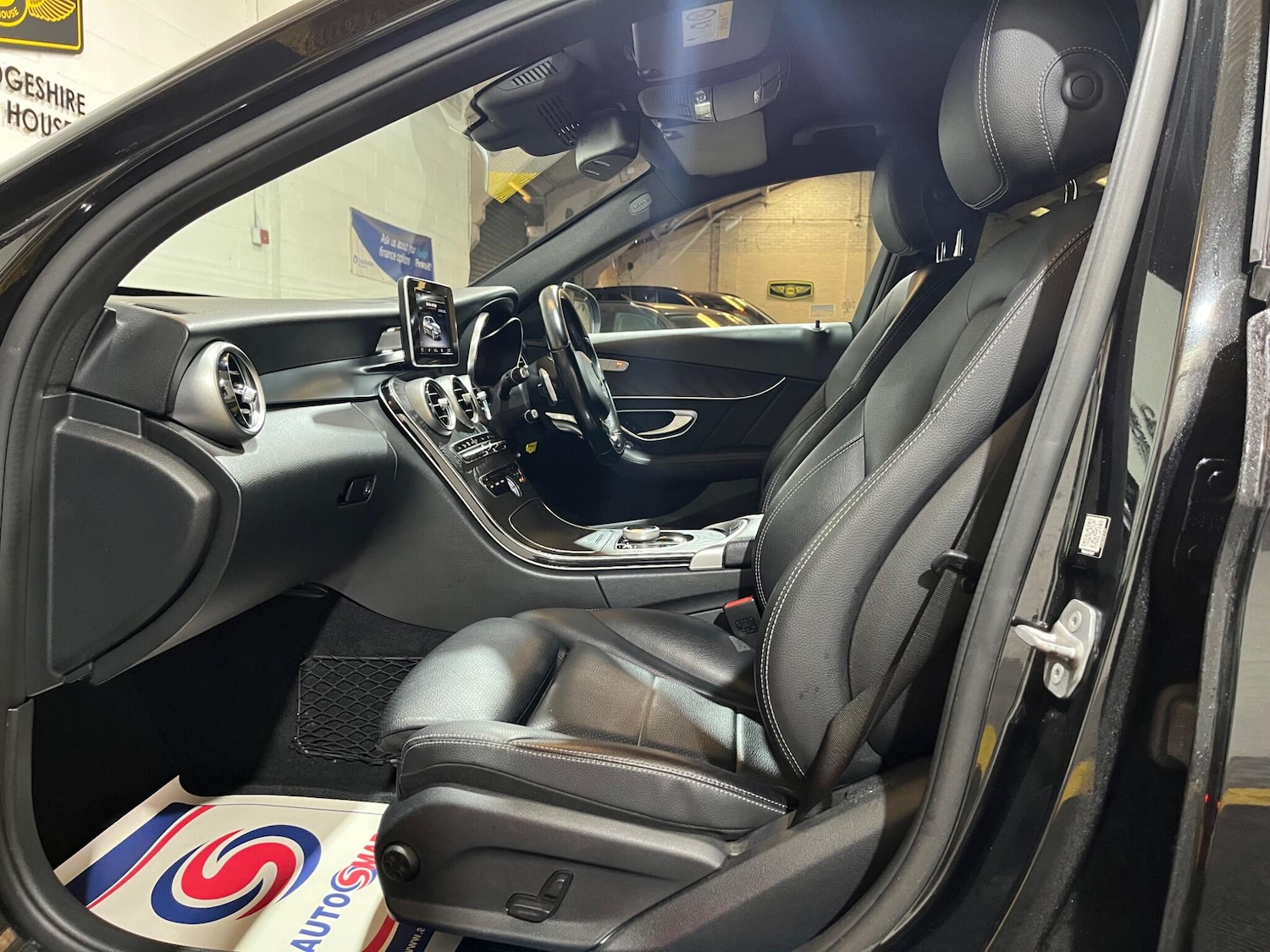 Used Mercedes-Benz C Class 2018 for sale - 77637907: Photo 76