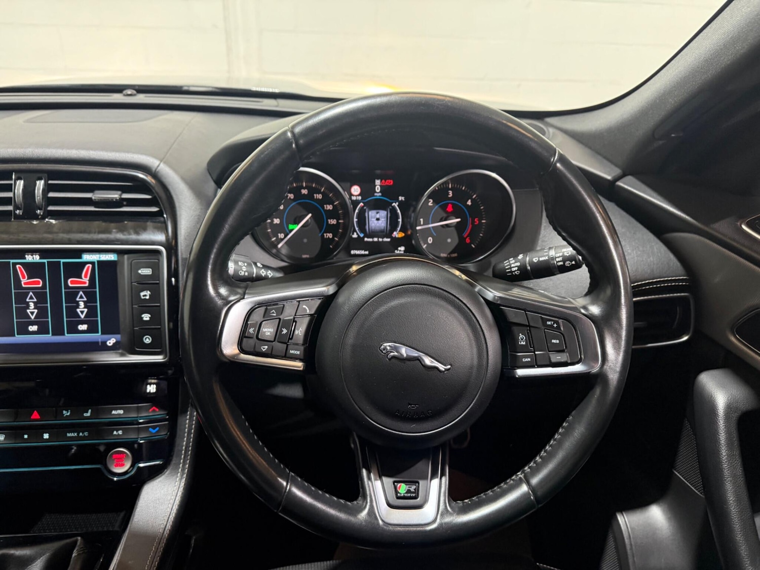 Used Jaguar F-Pace 2016 for sale - 77091512: Photo 37