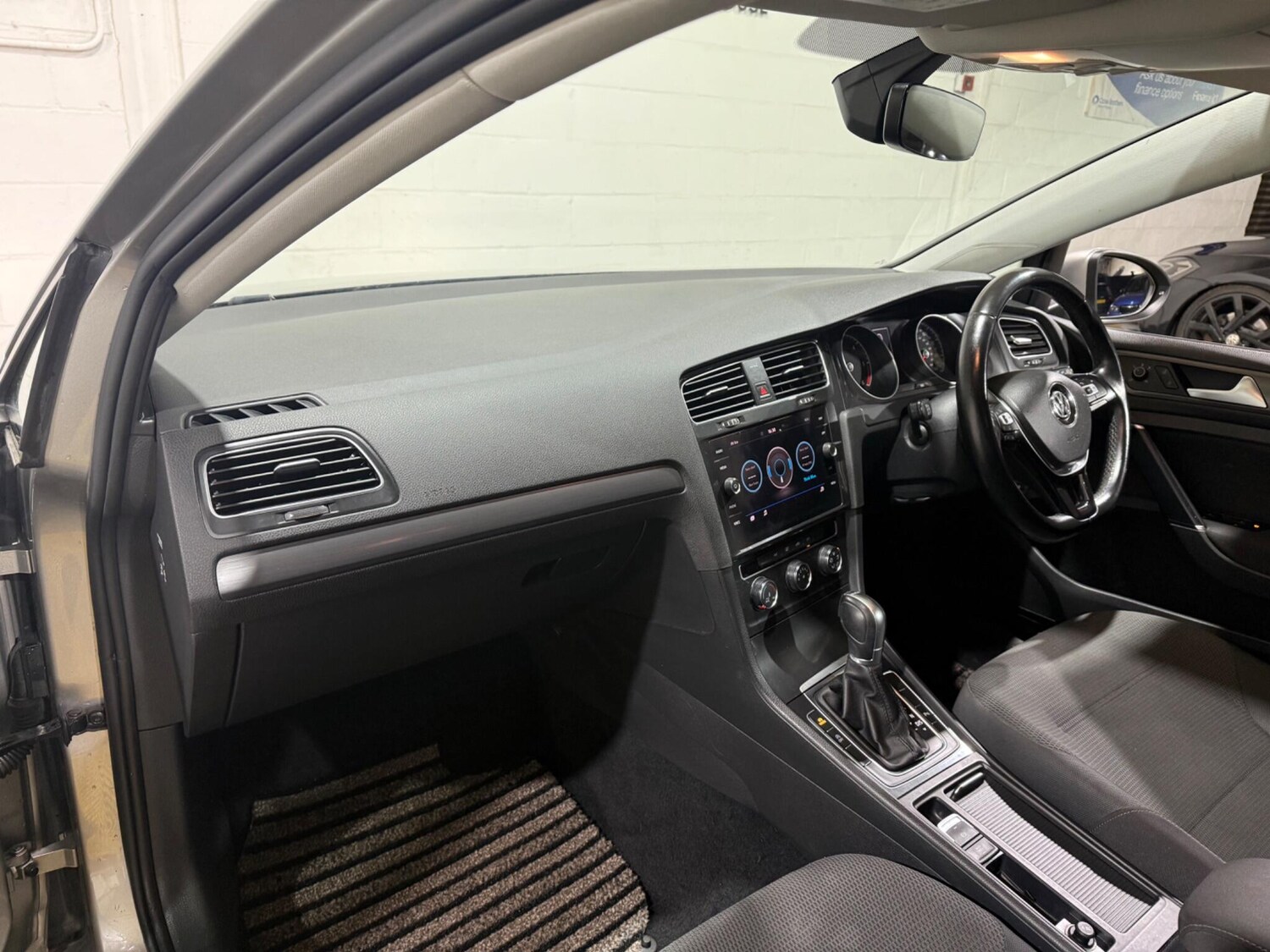 Used Volkswagen Golf 2018 for sale - 77575096: Photo 51