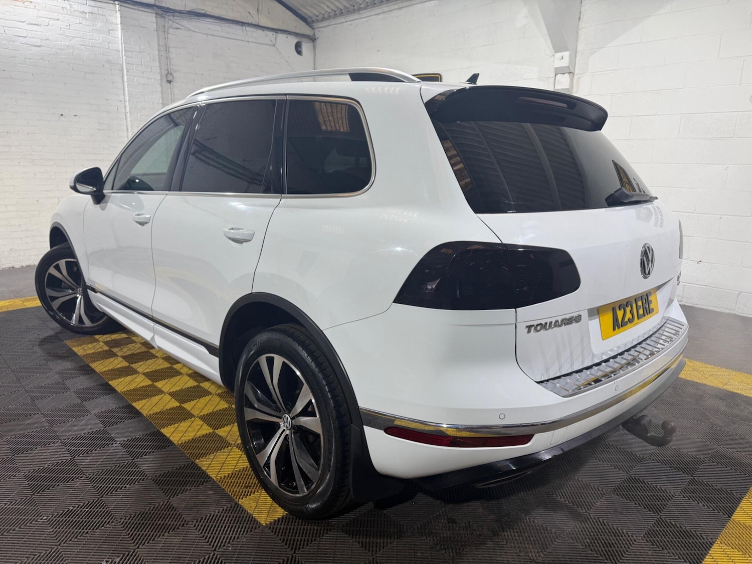 Used Volkswagen Touareg for sale - 77549310: Photo 2