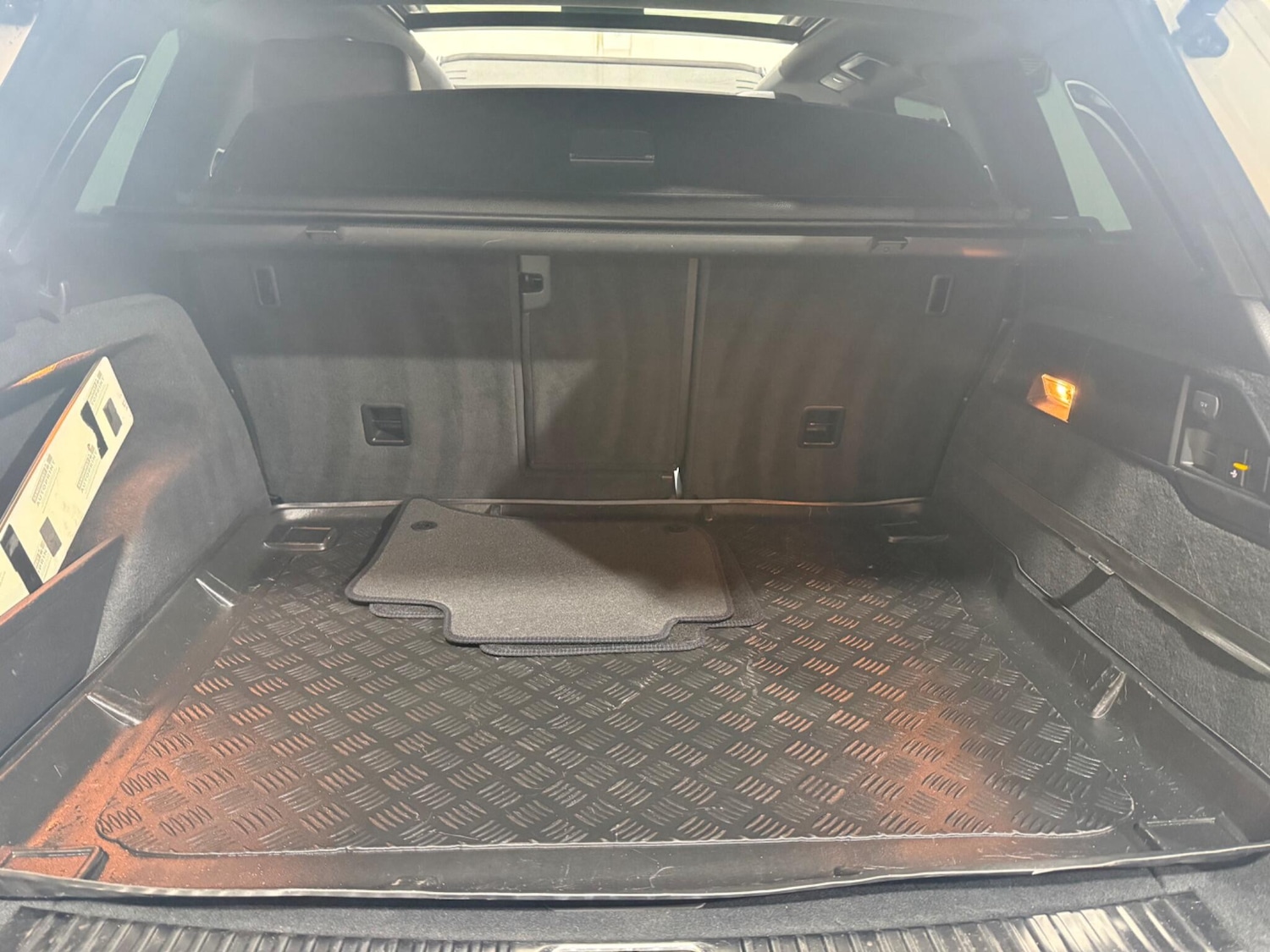 Used Volkswagen Touareg for sale - 77549310: Photo 75